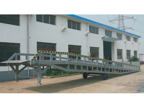移動(dòng)式液壓登車(chē)橋